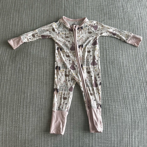 Once Upon a Time Bamboo Convertible Baby Pajama from Emerson and Friends - Picture 4 of 4